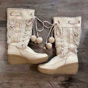 Y2K Juicy Couture Cream Cable Knit Pom Pom Wedge Winter Boots Women's 10